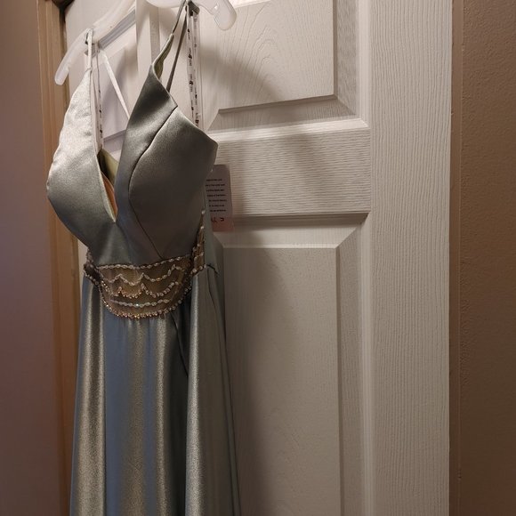 Prom dress for sale - Never worn - Picture 4 of 6